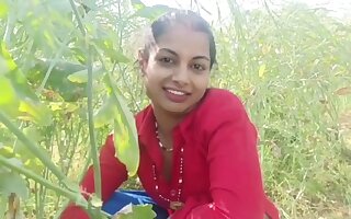 Cheating the sister-in-law working on the farm by luring money Concerning hindi voice