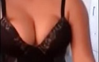 Se la meto a mi putita con traje erotico y gime honcho rico, casi nos cachan