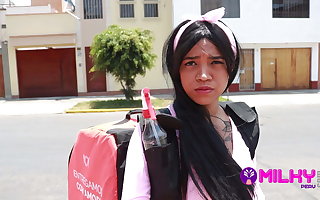 Delivery girl asks me for a pursuit in exchange for sex